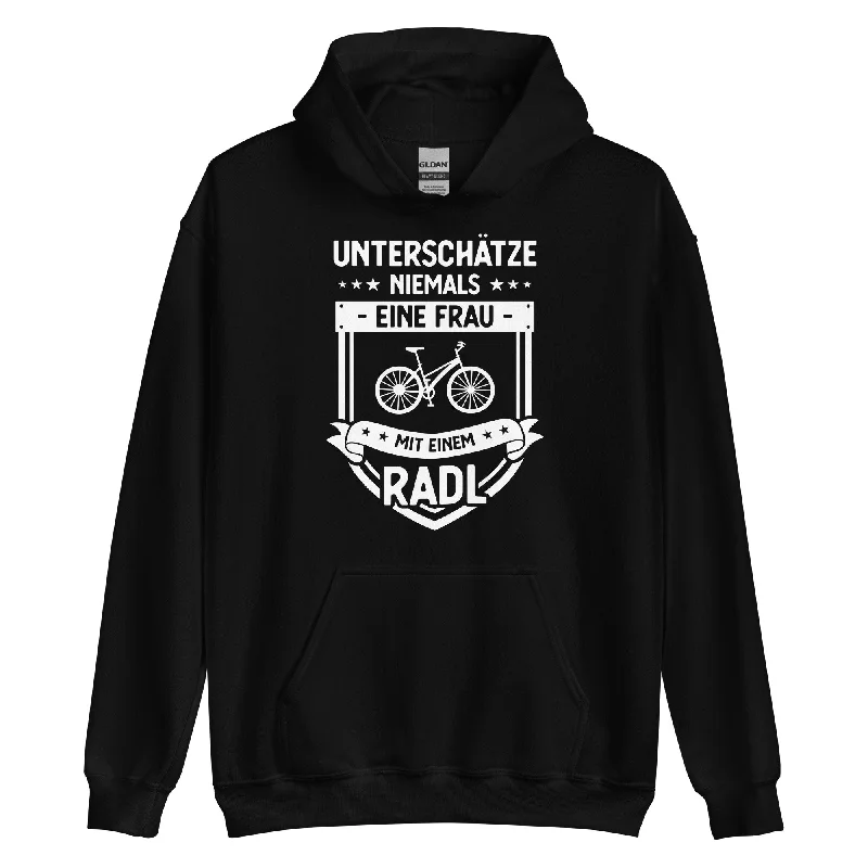 Unterschatze Niemals Eine Frau Mit Einem Radl - Unisex Hoodie