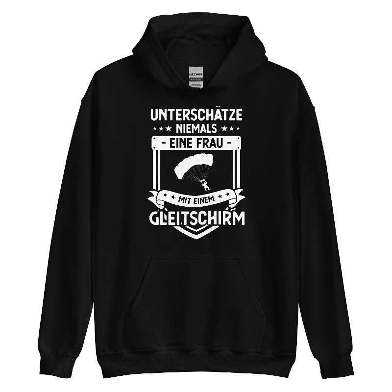 Unterschatze Niemals Eine Frau Mit Einem Gleitschirm - Unisex Hoodie