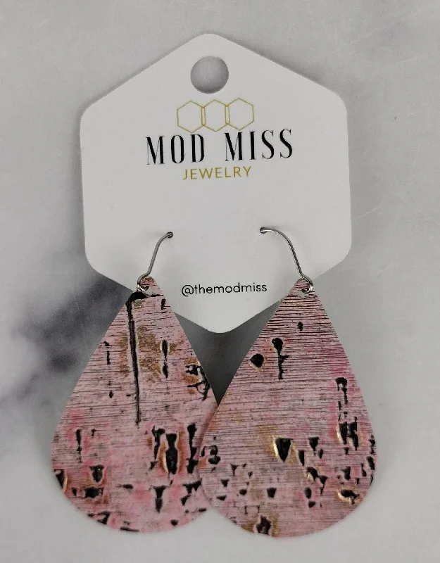 Leather Teardrop Earring "Wildwood Pink"